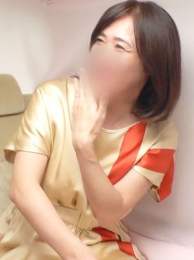 【素人】淫乱奥様とカーセックス♥正常位ピストン＆電マで感じまくり！