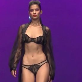 海外ランジェリーショー！セクシーな下着です。