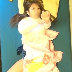 【素人】ギャルっぽいスタイル抜群**の一人暮らし部屋。 豪快に開脚しながらパイパンおまんこを弄りまわして絶頂。