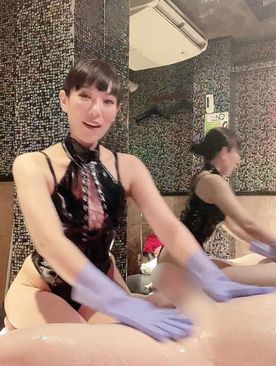シリコン手袋にローションで卑猥な音立てながら