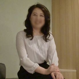 【素人／熟女】気品溢れる51歳バツイチ熟女さん。オナニーだけじゃ足りない欲求不満の身体でヨガリ淫れるハメ撮りセックス。