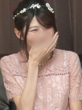 《素人》清楚なルックスの剛毛美女♥マン毛の量の驚くこと間違いなしです！