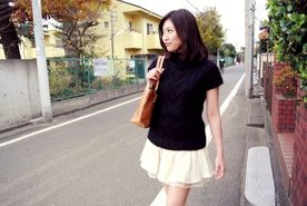 32歳の人妻　電車内でのアノ出来事が忘れられずマゾ開花