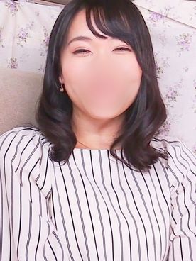 《素人》清楚感満載の爆乳奥様♥出産済みのマンコは指5本なんて余裕！
