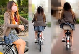 【立ち漕ぎパンツ】学校付近で待ち伏せ。激かわ**の純白パンティ【自転車パンチラ】