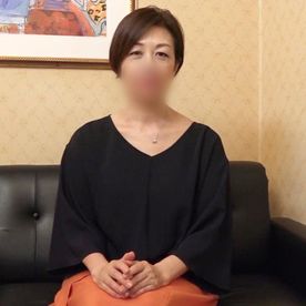 《熟女・ハメ撮り》61歳・ショートヘアー熟女◆チ○ポを愛おしむような丁寧なフェラチオ⇒生チ○ポで快楽イキ！