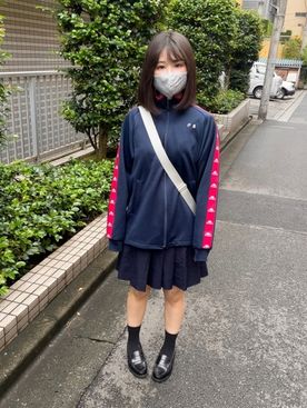 安い 服と一緒に脱ぎ捨てられた部活女子高生汚のパンティ