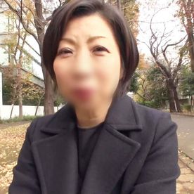 【熟女】ショートヘアーの57歳・人妻◆ぶっといバイブをねじ込まれイキ狂い！デカチンを咥え込み涙と愛液を垂らす！理性崩壊イキ！ FC2-PPV-4602947