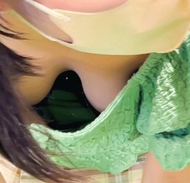 【ゴルフレッスン中*】エロ乳**さんの突き出したデカ尻食い込み＆ハミ毛を****！！