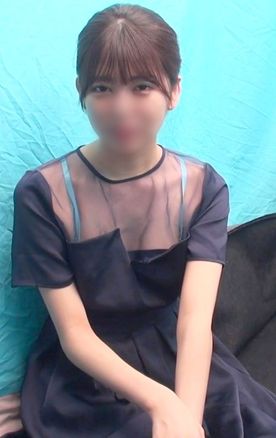 【個人撮影】もしかしたら齋〇飛鳥よりも小顔な貧乳OLさん♥ 3Pで2本のチンポを味わって中出しまで受け入れちゃう♥