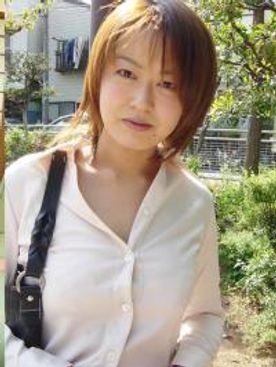如果你在家裡拍攝一張個人照片，其中一位已婚的女人太大了，性情太大了......
