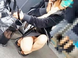 OLさんは必死なのでしゃがみパンチラ　ふたりセット