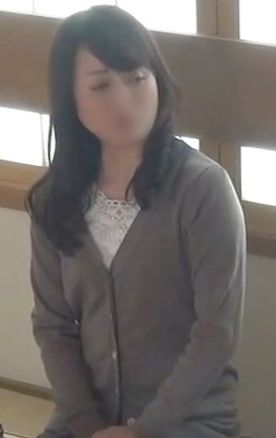 【個人撮影】ゆるふわ系の人妻さんが不倫しているところを**しました！ 上品なのかと思いきや、他人棒をしゃぶって精液搾り取り！