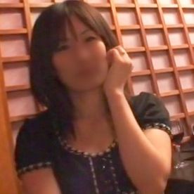 【不倫】素朴で物静かな専業主婦と飲食店内セックス。 店員がいつ来るかわからないのに、大開脚しながら生ハメ絶頂。 FC2-PPV-4580509