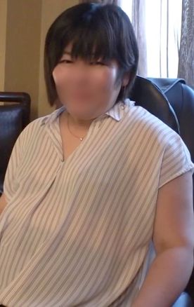 【個人撮影】デブな熟妻さんの剛毛マンコに大量中出ししました！ 旦那よりも太いチンポでガチイキしています//