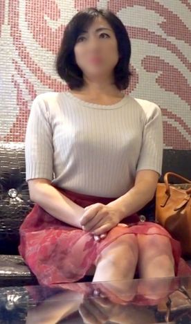 【個人撮影】42歳のお淑やかでお金持ちのマダムと不倫しました。 見た目によらず陰毛びっしりのおまんこに他人チンポが生で挿ると・・・。