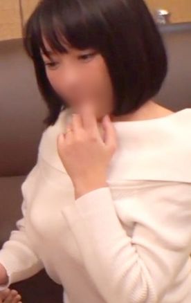【個撮】可愛い顔して35歳の人妻というからビックリ！ お淑やかですが、顔面騎乗で無毛おまんこを舐めまわすとメス顔でガチイキ♥