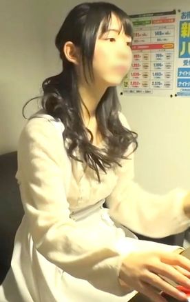 【素人】フ●リス女学院大学付近のネカフェで清純系お嬢様がオナニー♥ 個室なのを良いことに大胆に脚を広げて無我夢中でおまんこ弄り♥