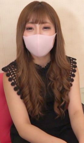 【個人撮影】一見ヤリマンなルックスですが、実はシャイな乙女のアパレル店員♥ デカクリをこねくり回すとビクンビクンと震えながらイっちゃう♥