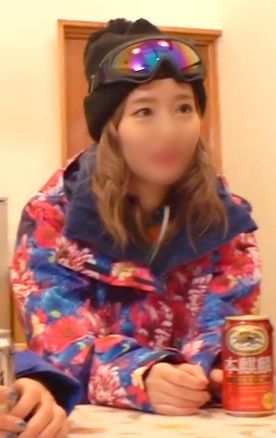 【個撮】色白でスレンダーな大**をハメ撮りしました♥ ギャルっぽいルックスですが、激しいピストンでアンアン悶える乙女に♥
