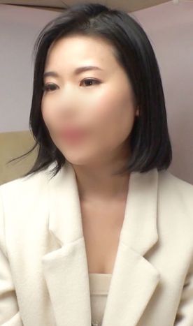 【個人撮影】Cカップ美乳のスレンダー人妻さんとの不倫を撮影。 電マ責めでクリトリスを勃起させながらメス顔でイクっ♥