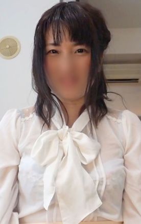 【個撮】Aカップ貧乳でデカ乳首の新妻さんと不倫しました。 色白清純なルックスですが、手マンでガニ股潮吹き絶頂。