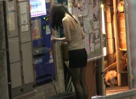 【都内在住・四十路・神熟女】スタイル抜群！美脚＆貧乳おっぱいの薄幸美人な美魔女人妻と野外露出＆野外SEX【素人・ハメ撮り】