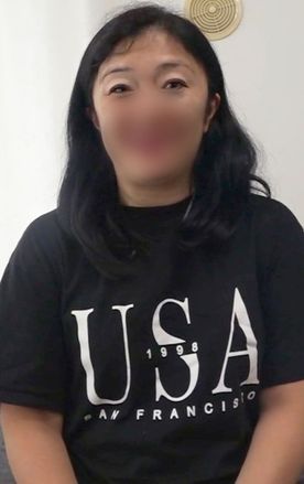 【個撮】元々ぽっちゃりですが、年齢を重ねてだるんだるんにたるんだおばさんです。 年下の**チンポを咥えて唾液を分泌させながら性欲剥き出し。