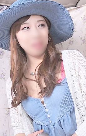 【素人】胸元からブラ丸出しで明らかに欲求不満なのがわかる美人セレブ妻♥ 37歳の性欲はかなり強くて混浴で我慢できない状態に！