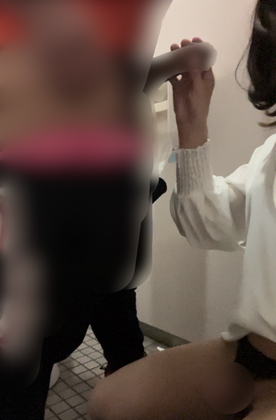 【女装露出】ナンパしてきたお*さんと手コキで精*かけあい！