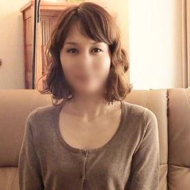 【熟女】46歳。スレンダー人妻。さなえさん。旦那が出張中に自宅で浮気相手をハメ撮りSEX。巨根で連続イキ。大量精子放出。 FC2-PPV-4546443