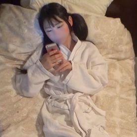【**】翌日に面接を控えている就活生の止まるホテル。 なかなか寝付けない様*で、オナニーをし始めてガニ股でイっちゃってます♥