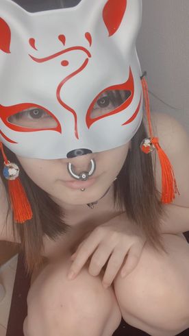 鼻輪、首輪、性器ピアスをつけたペットが全裸でクネクネ