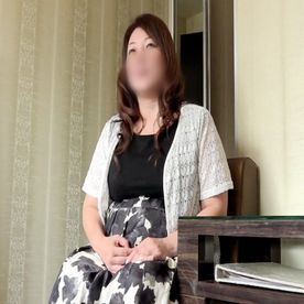 【人妻／熟女】50歳超ぽっちゃりボディのスケベ奥さま。大きなお腹のお肉揺らしてヨガリ淫れるハメ撮りセックス。 FC2-PPV-4615674