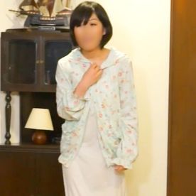 【素人】クールで綺麗な美人OLが後輩とエッチしていました。 69で興奮しながらフェラ→ゴム無しチンポを挿れられてメス顔で悶絶！