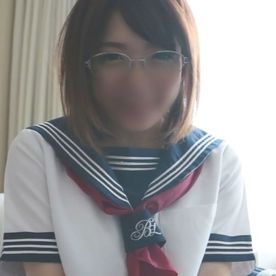 【ハメ撮り】メガネ×セーラー服♡大人しそうな***がおじさんチンポでイキまくる♡