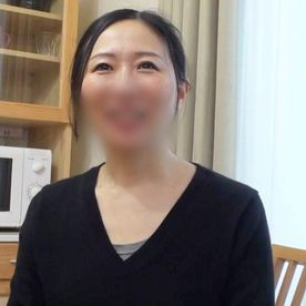 【熟女】丸顔・清楚な53歳熟女の自宅でハメ撮りSEX◆大股開いて大絶叫でイキ狂い！怒号をあげて喘ぎながら痙攣イキ！ FC2-PPV-4615193