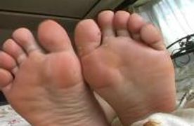 【足裏フェチ】★足裏が汚くてすごく臭そうな足裏がなんとも言えない★★　