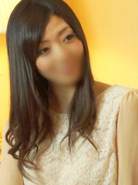 【素人】お嬢様系の可憐な容姿をしてるお*さんがチンポに欲情♥ 亀頭の匂いを嗅いで興奮すると手コキやフェラで刺激し、さらには顔面騎乗でおまんこ擦りつけ♥
