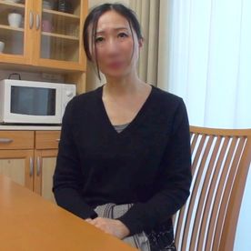 【素人】話し方からお淑やかな専業主婦(43歳) いつも旦那と一緒に座ってるソファでの不倫セックスで、絶叫しながらイクー！ FC2-PPV-4614743