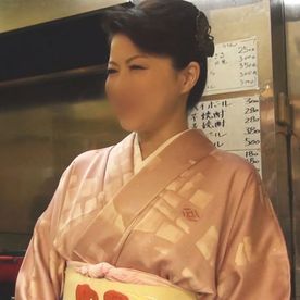 【熟女NTR】飲み屋の女将さんがエロすぎる！店内で着衣寝取りSEX。 FC2-PPV-4085141