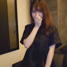 ⭐️素人ハメ撮り⭐️かわいい・美尻！・友人の妻を寝取り⭐️貧乳もまた興奮！剛毛まんこに生ハメ中出し！