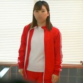 【個人撮影】赤ジャージが似合う田舎の***をハメ撮りしました。 脱*しながらイっている最中の淫乱マンコに、ドピュっと大量中出し！