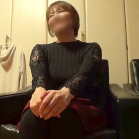 【個人撮影】弾*抜群巨乳の素朴な人妻”ひとみさん” 愛のあるフェラとパイズリで、あっという間にフル勃起状態に！ そんなチンポを見ると耐え切れずに、脚を広げておまんこくぱぁ♥