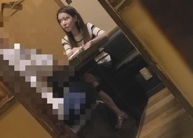 【個人】浪費癖から抜けない巨乳スリムな元キャバ嬢。客と同伴中でも他人棒を咥えさせ　いわゆる名器を生で**