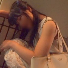 【個人撮影】貧乳・パイパンの清純系大学生”たまみちゃん” 避妊具無しセックスで小さいポルチオを突き、遠慮なく中出ししました。 FC2-PPV-4030961