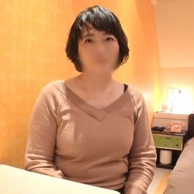 【人妻／熟女】52歳専業主婦のぽっちゃり奥さま。むっちり巨乳揺らして淫れるハメ撮りセックス。 FC2-PPV-4053112