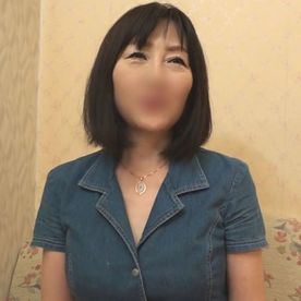 【人妻】すべすべ肌の美脚熟女、秀美さん(60歳)若者チ〇コで突かれて本気喘ぎ絶頂。 FC2-PPV-4070368