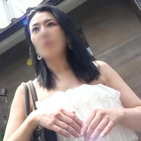 《熟女》メイクばっちり派手めな顔立ち・綺麗なおっぱい&肉厚デカ尻を持つ熟女（46）◆サカリのついた獣のように始まる激情性交！ FC2-PPV-4113933