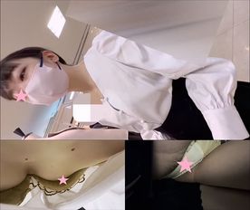 店員チラ☆やくがく部のバイトちゃんが乳首を撮られるだけでなく、油断して処理を怠っていたエロい陰毛まで撮られちゃってます…